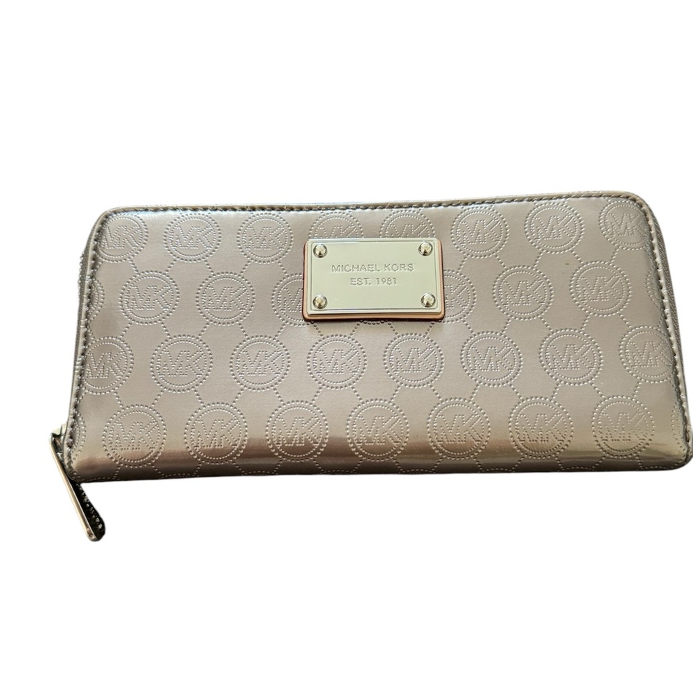 EUC Michael Kors Zip Around Wallet